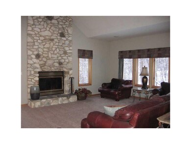 140 Rosedale Rd, Cedar Rapids, IA 52403 - photo 2