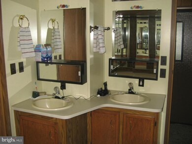 498 Chris Dr, Leola, PA 17540 - photo 6