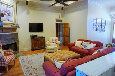 6Family Room-2