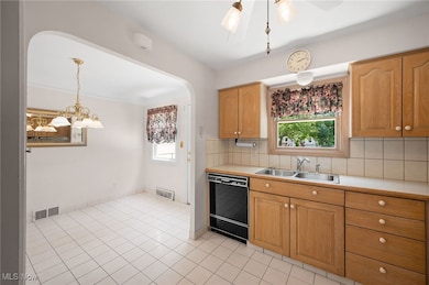 307 Halle Dr, Euclid, OH 44132 - photo 6