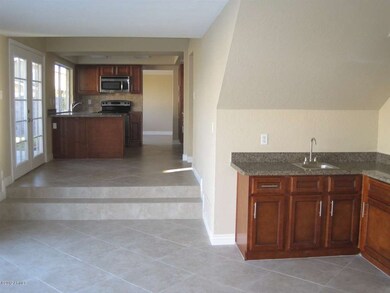 (06) Family Room with Wet Bar