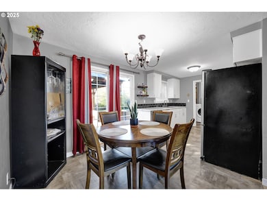 1756 10th St, Springfield, OR 97477 - photo 7