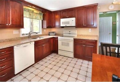 15 Lancelot Ln, North Easton, MA 02356 - photo 4