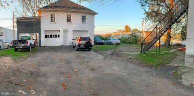 445 W Oley St, Reading, PA 19601 - photo 4