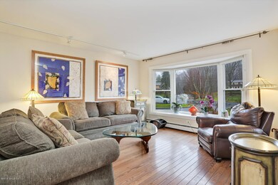 9 Heather Ln Greenwich CT-large-013-22-0