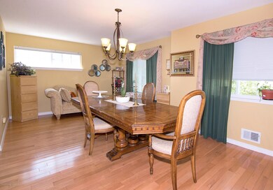 _RMJ7795.jpg dining room