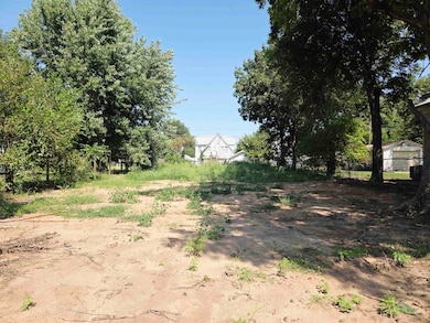 618 E Randolph Ave, Enid, OK 73701 - photo 2