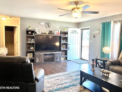 2109 Connor Isaac Ln, Mascot, TN 37806 - photo 3