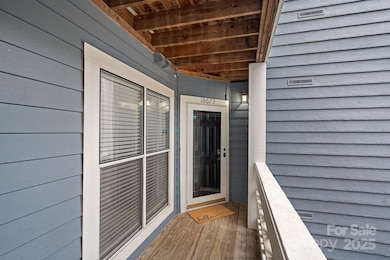 18673 Vineyard Pt. Ln. entry - 2nd floor