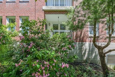 97 Anderer Ln unit 102, West Roxbury, MA 02132 - photo 3