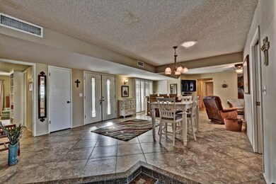 103rd (11)entry_dining^