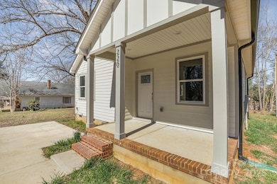 220 W Shannonhouse St, Shelby, NC 28152 - photo 4