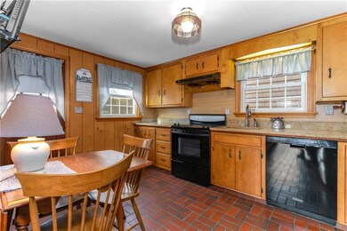 17 Green Ct, Cranston, RI 02920 - photo 6