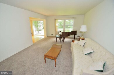 2405 Lisbon Ln, Alexandria, VA 22306 - photo 2