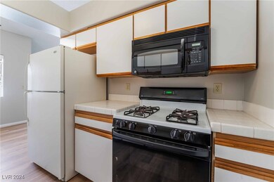 1620 N Torrey Pines Dr unit 101, Las Vegas, NV 89108 - photo 7