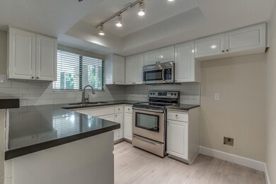 32nd St-Kitchen-