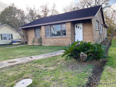 1012 Avenue G, Bay City, TX 77414 - photo 2