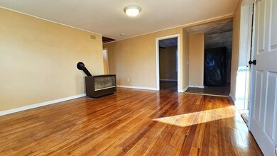 558 Third St unit 3, Fall River, MA 02721 - photo 3