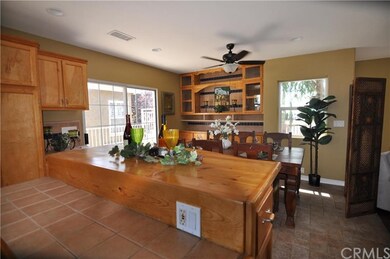 Kitchen Island Facing Dining Area