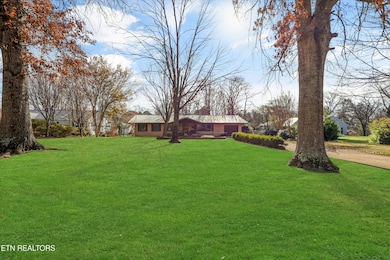 4318 Garden Dr, Knoxville, TN 37918 - photo 2