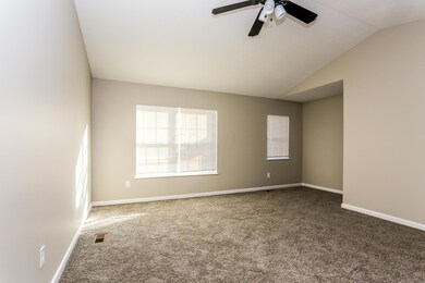 006-photo-main-bedroom-11955681