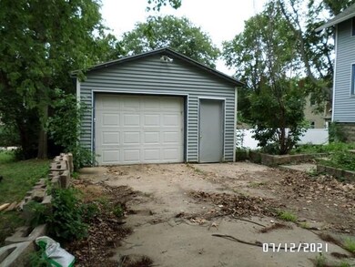 416 College St, Cedar Falls, IA 50613 - photo 5