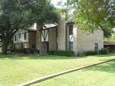 107 Frederick Rd, Fredericksburg, TX 78624 - photo 2