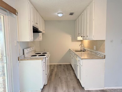 714 N Derby St unit 102, Denison, TX 75020 - photo 5