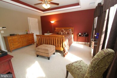 12418 Meadow Field Dr, Fairfax, VA 22033 - photo 2