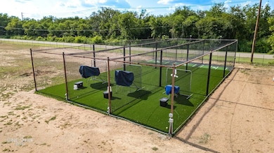 516 E Live Oak St, Coleman, TX 76834 - photo 3