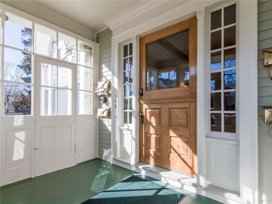 Enclosed front entryway