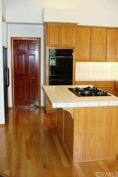 THERMADOR DOUBLE OVEN, TOP OVEN IS A MICROWAVE COM