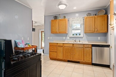 27 Newton St, Everett, MA 02149 - photo 4