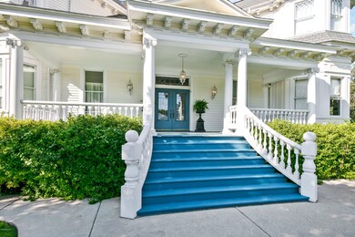 302 E Main St -3