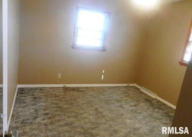 3614 Hickory Grove Rd, Davenport, IA 52806 - photo 7