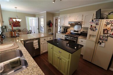 515 Greenlawn Dr, Asheboro, NC 27203 - photo 6