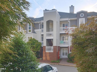 1021 Brighthurst Dr unit 307, Raleigh, NC 27605 - photo 2