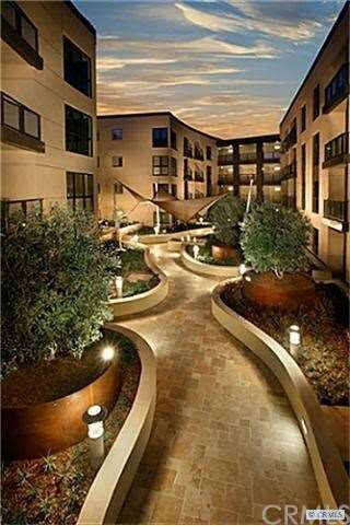 Lennox Courtyard Side View