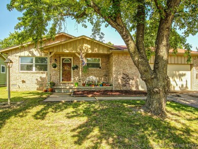 326 N Carlsbad St, Owasso, OK 74055 - photo 2