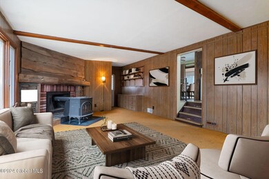 28-web-or-mls-109WoodmanRd_24_LR_VS