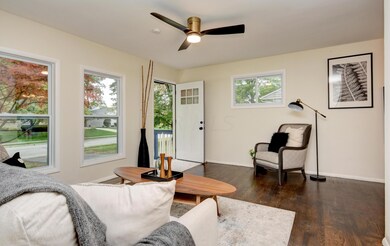 Living Room (3)