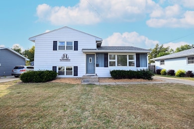 2212 Deborah Dr SW, Cedar Rapids, IA 52404 - photo 4