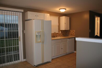 1048 Torrey Hill Dr, Columbus, OH 43228 - photo 5