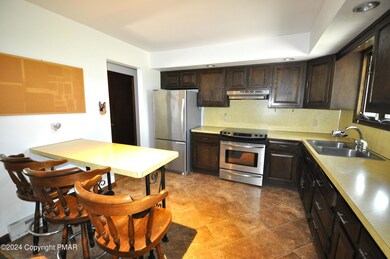 37 Park St, West Hazleton, PA 18202 - photo 6