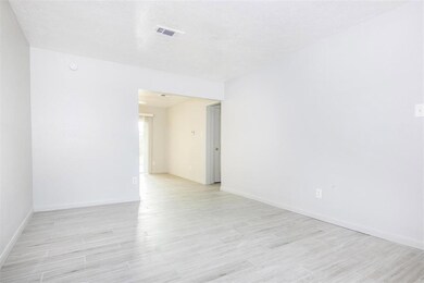 16647 Forest Bend Ave, Friendswood, TX 77546 - photo 7