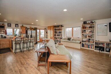 6653 Mcloughlin Dr, Central Point, OR 97502 - photo 5