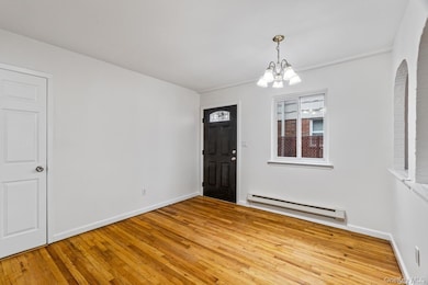 155-09 Locke Ave unit 1st Fl, Flushing, NY 11357 - photo 3