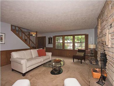 Elegant Setting for those who prefer Entertaining