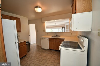 3524 Cemetery Cir, Knoxville, MD 21758 - photo 5