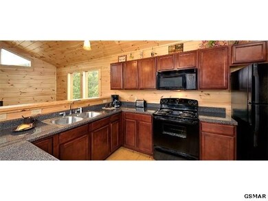 910 Mcmakin Way, Pigeon Forge, TN 37863 - photo 2